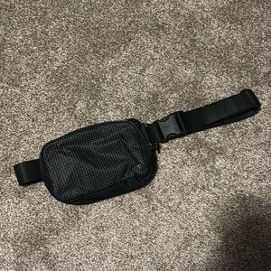 Lulu lemon belt bag